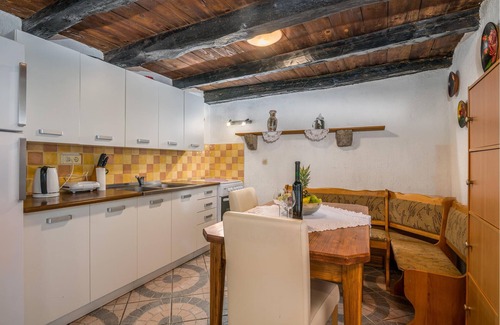 Linardici Apartment | On the first floor of an old private house is this nice studio apartment.