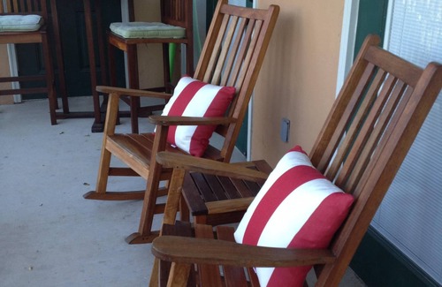 Gruene Condo | On the Guadalupe! Stone’s Throw to Gruene Hall! Price drop alert!