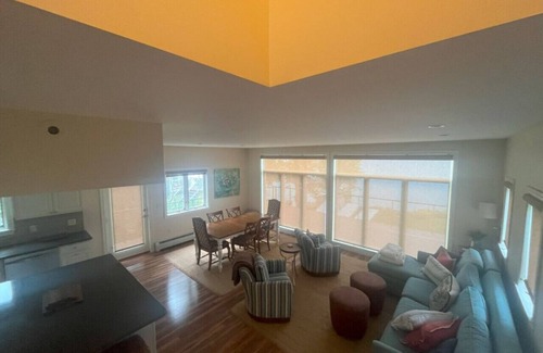 Skaneateles House | On The Lake Near Village