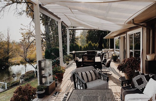 Harlow House | On the river with your own private boat and dock!Moments from downtown!