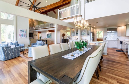 Edgewater House | On the Waterfront Custom Chalet w Multiple Suites, Private Pier and Hot Tub in Edgewater