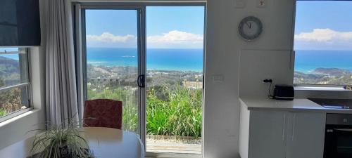 Korora Apartment | ON TOP Of THE WORLD Garden Studio