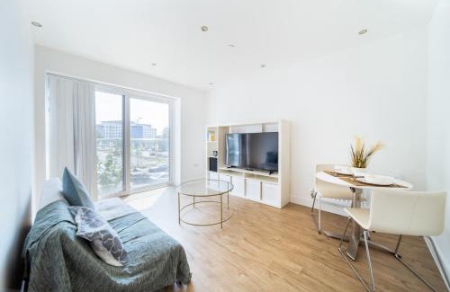 Luton Apartment | One Bed Apartment in Private Building Luton