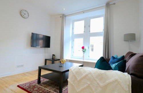 Kelvinbridge Apartment | One Bed Holiday Home in Glasgow