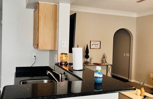 Uptown Apartment | One Bed/One Bath Luxurious Apartment by Galleria