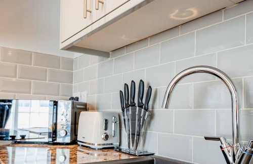 Evesham Apartment | One Bed Penthouse in Town Centre