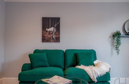 Evesham Apartment | One Bed Penthouse in Town Centre