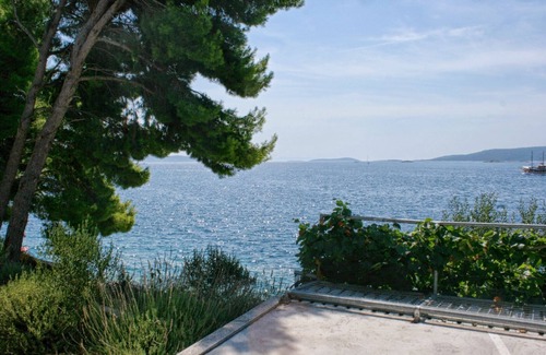 Okrug Donji Apartment | One bedroom apartment near beach Okrug Donji, Čiovo (A-6859-b)