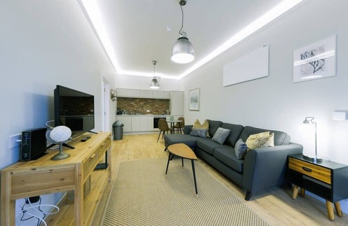 Patchway Apartment | One Bedroom Apartment Close to Cribbs Causeway!