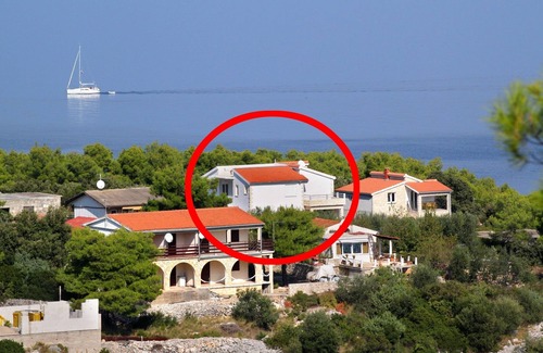 Rogac Apartment | One bedroom apartment with balcony and sea view Rogač, Šolta (A-21346-b)