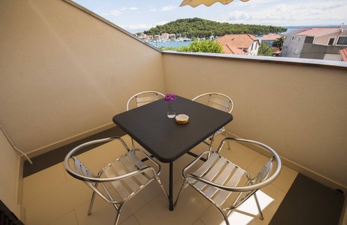 Kukljica Apartment | One bedroom apartment with terrace and sea view Kukljica, Ugljan (A-8253-d)