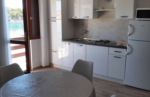 Kukljica Apartment | One bedroom apartment with balcony and sea view Kukljica, Ugljan (A-8260-a)