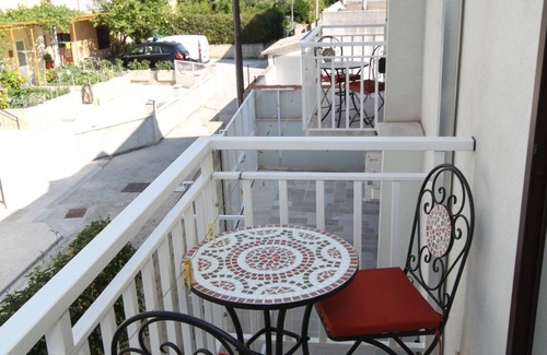 Ratac Apartment | One bedroom apartment with balcony and sea view Makarska (A-6632-a)