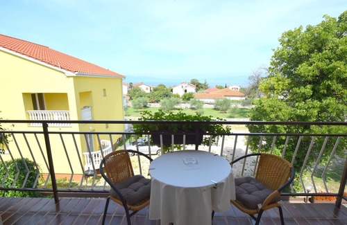 Milcetici Apartment | One bedroom apartment with balcony and sea view Malinska, Krk (A-19381-a)