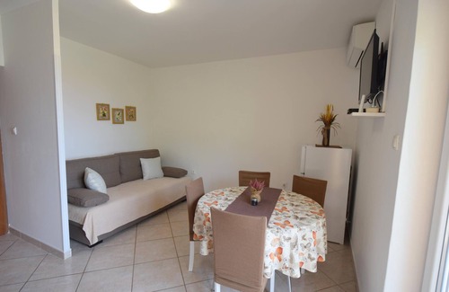Milcetici Apartment | One bedroom apartment with balcony and sea view Malinska, Krk (A-19381-a)