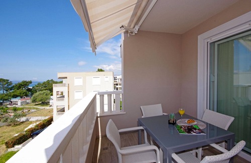 Promajna Apartment | One bedroom apartment with terrace and sea view Promajna, Makarska (A-21102-i)