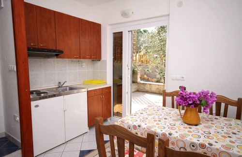 Necujam Apartment | One bedroom apartment near beach Nečujam, Šolta (A-5162-b)