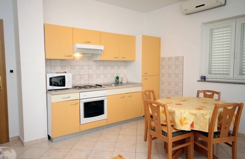 Vrsi Apartment | One bedroom apartment with terrace and sea view Vrsi - Mulo, Zadar (A-5860-b)
