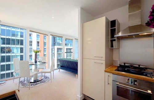 Docklands Apartment | One bedroom Apartment in Royal Victoria