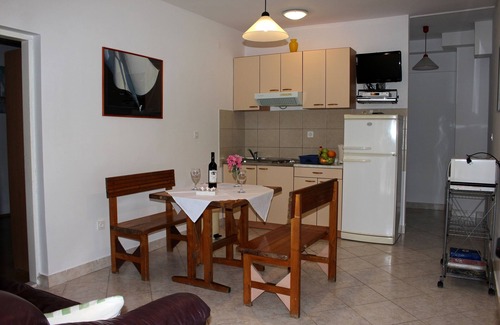 Mimice Apartment | One bedroom apartment near beach Mimice, Omiš (A-2774-d)