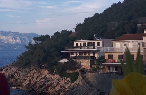 Gdinj Apartment | One bedroom apartment near beach Cove Pobij, Hvar (A-5712-c)