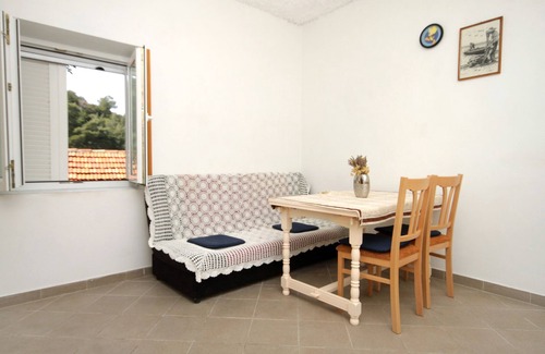 Gdinj Apartment | One bedroom apartment near beach Cove Pobij, Hvar (A-8702-d)