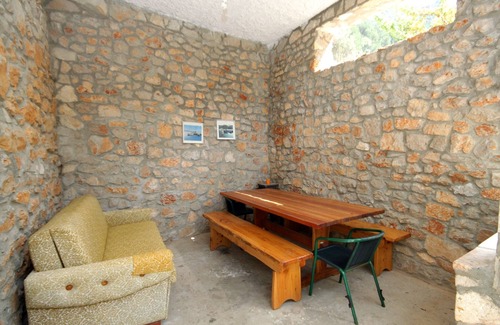 Gdinj Apartment | One bedroom apartment near beach Cove Pobij, Hvar (A-8702-d)