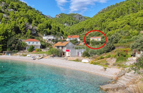 Gdinj Apartment | One bedroom apartment near beach Cove Skozanje, Hvar (A-14899-b)
