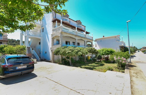 Tkon Apartment | One bedroom apartment near beach Tkon, Pašman (A-336-b)