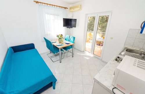 Vrsi Apartment | One bedroom apartment near beach Vrsi - Mulo, Zadar (A-5951-c)