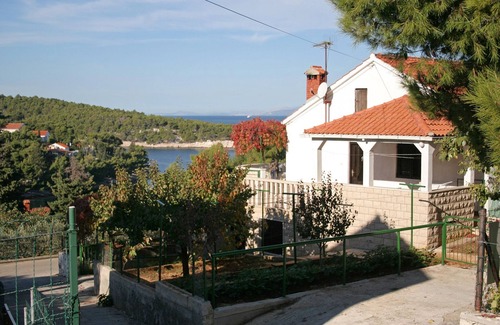 Splitska Apartment | One bedroom apartment with terrace and sea view Splitska, Brač (A-2923-a)