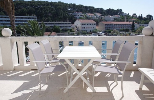 Krizna luka Apartment | One bedroom apartment with terrace and sea view Hvar (A-24926-a)