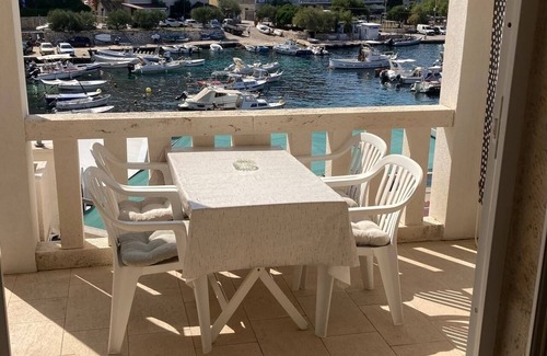 Krizna luka Apartment | One bedroom apartment with terrace and sea view Hvar (A-24926-b)