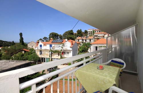 Island Hvar Apartment | One bedroom apartment with balcony Jelsa, Hvar (A-196-c)