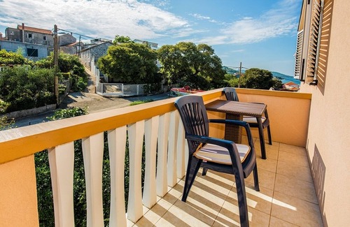 Tkon Apartment | One bedroom apartment with balcony Tkon, Pašman (A-8455-c)