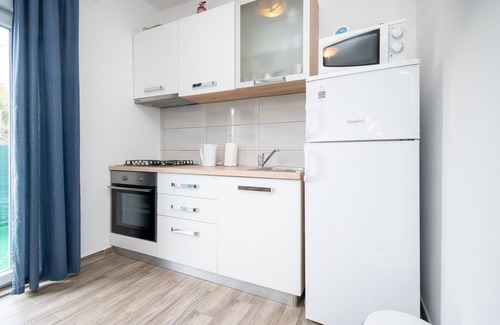 Tkon Apartment | One bedroom apartment with terrace and sea view Tkon, Pašman (A-17360-c)