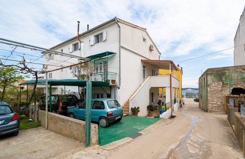 Tkon Apartment | One bedroom apartment with terrace and sea view Tkon, Pašman (A-17360-c)