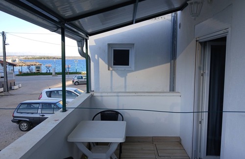 Tkon Apartment | One bedroom apartment with terrace and sea view Tkon, Pašman (A-17360-c)