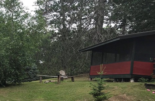 Iron River Cabin | One-bedroom cabin - Owner of Delta Lodge for 32 years