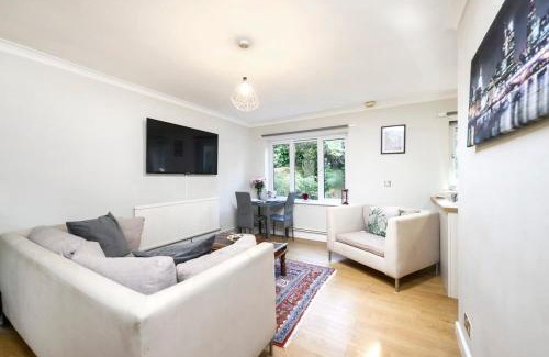 Slough Apartment | One bedroom central Slough with parking