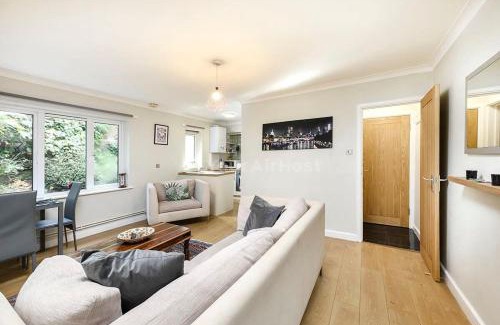 Slough Apartment | One bedroom central Slough with parking