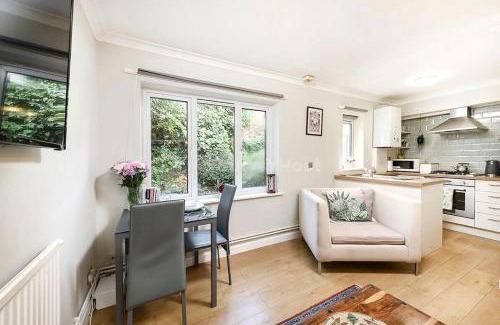 Slough Apartment | One bedroom central Slough with parking