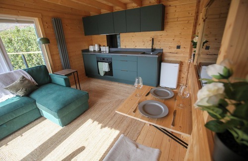 Lybster Cabin | One-bedroom chalet Highland retreat. Breath taking sea views from hot tub