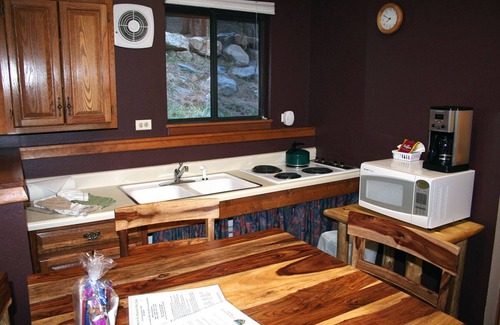Estes Park Ski Chalet | One bedroom Chalet with Personal Hot Tub