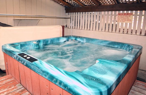 Estes Park Ski Chalet | One bedroom Chalet with Personal Hot Tub