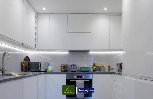 Grove Apartment | One Bedroom Apartment By Arhouse Apartments Short Lets & Serviced Accommodation Kingston With Free WiFi