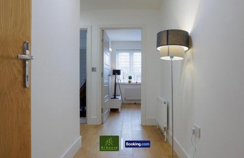 Grove Apartment | One Bedroom Apartment By Arhouse Apartments Short Lets & Serviced Accommodation Kingston With Free WiFi