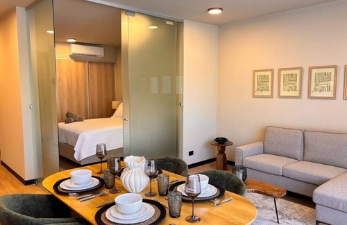 Santa Ana Apartment | One Bedroom, Gym & Pool.
