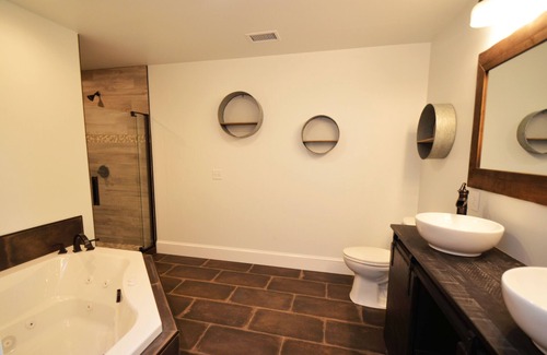 Geneva Bed & Breakfast | One Bedroom Lake View Suite at our Lakefront Paradise. Pool, Hot Tub, Kayaks and more. Sleeps 2 Adults