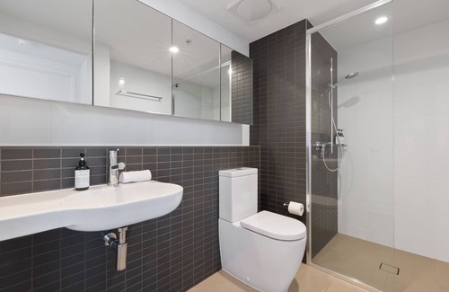 Milton Apartment | One Bedroom One Bathroom Hearty Milton Apartment, free parking & more!